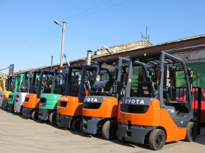 Вилочные погрузчики от компании «Одесский погрузчик» на складе Вилочные автопогрузчики на складе